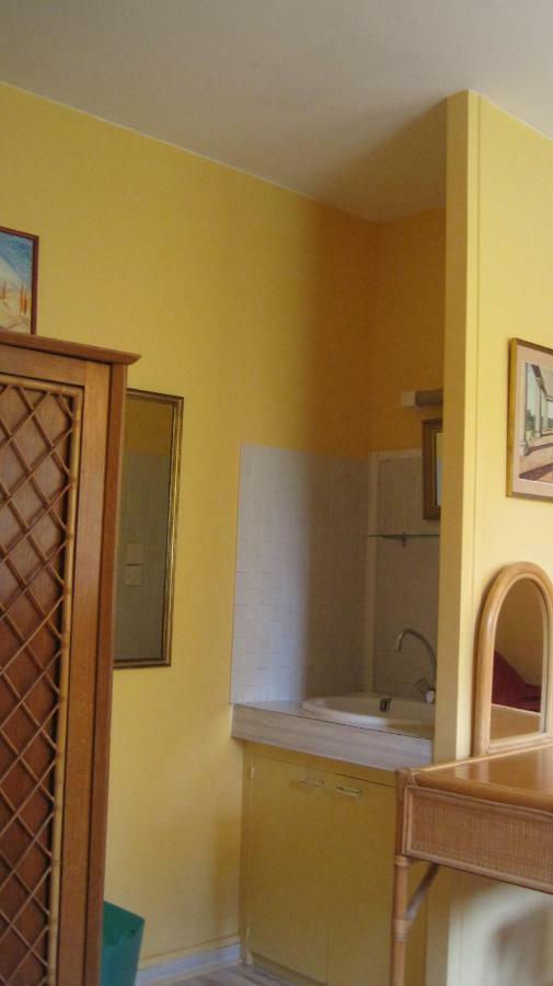 Maison Saint Louis Парай-ле-Мониал Стая снимка